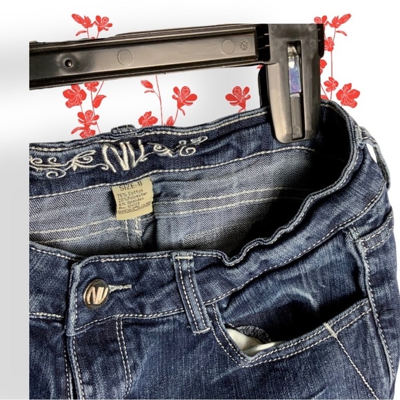 NV Dark Blue Faded Stretchy Jeans w Decorative Back Button Flap Pockets Jrs 11 - Picture 2 of 8